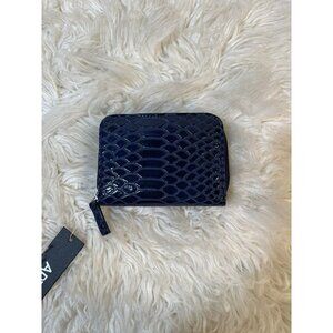 APT 9 woven wallet blue new